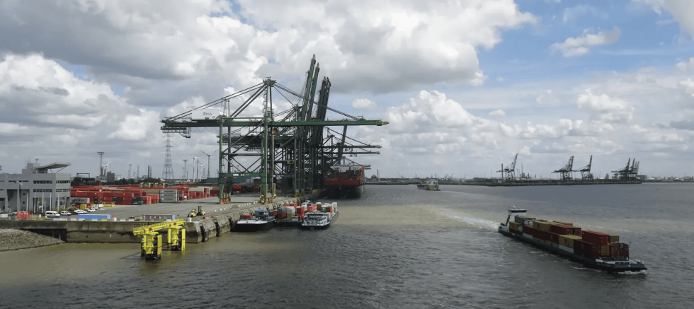 Antwerp Limanında Kimyasal Yangın! Deniz Trafiği Kapatıldı