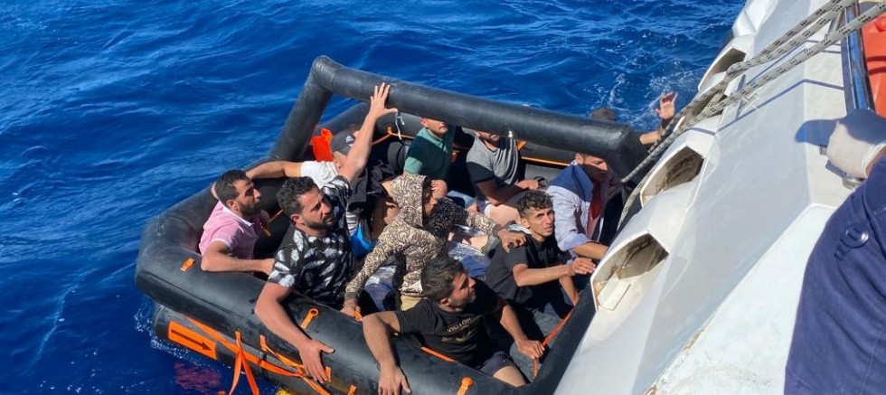 Datça Açıklarında 11 Kaçak Göçmen Kurtarıldı ve 1 Göçmen Kaçakçısı Şüphelisi Yakalandı