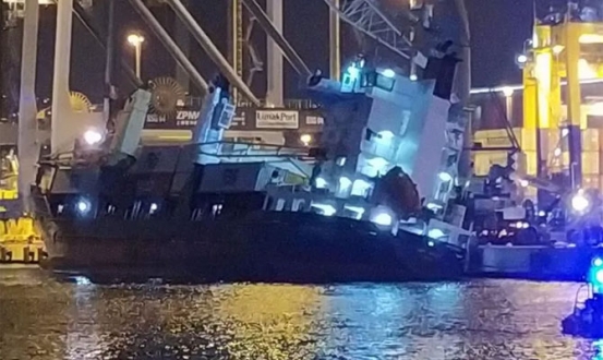 İskenderun Limanında konteyner gemisi alabora oldu