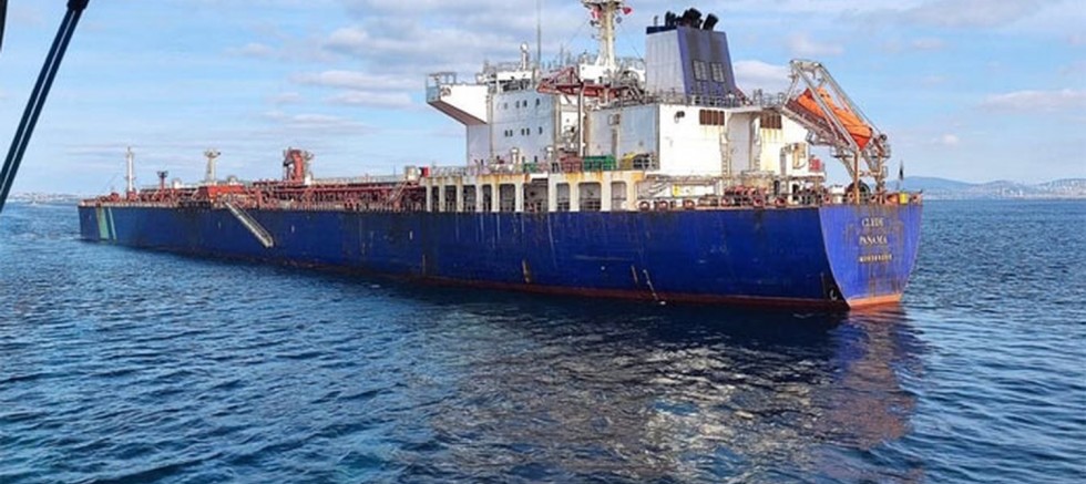 Rus ham petrolü taşıyan Yunan tankeri Marmara denizinde arıza yaptı