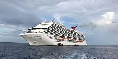Carnival Vista ve ABD Sahil Güvenliği Ortak Çabasıyla 12 Mürettebat Alabora Olan Gemiden Kurtarıldı