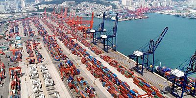 Grevdeki Kamyoncular Kore konteyner limanlarını ablukaya aldı