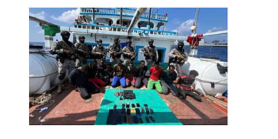 Hindistan Donanması  İki Gemiyi Somalili Korsanların Elinden Kurtardı