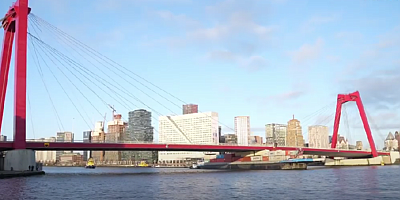 Konteyner Gemisi Köprüye Çarptı, Rotterdam Trafiği Durdu-VİDEO