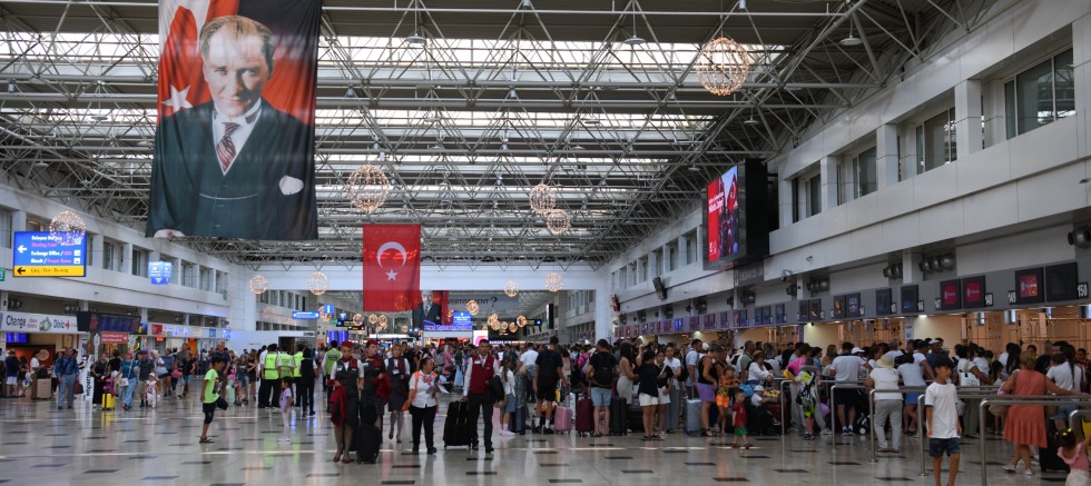 HAVALİMANI KAPASİTESİ 26 AB ÜLKESİNİN NÜFUSUNU AŞTI