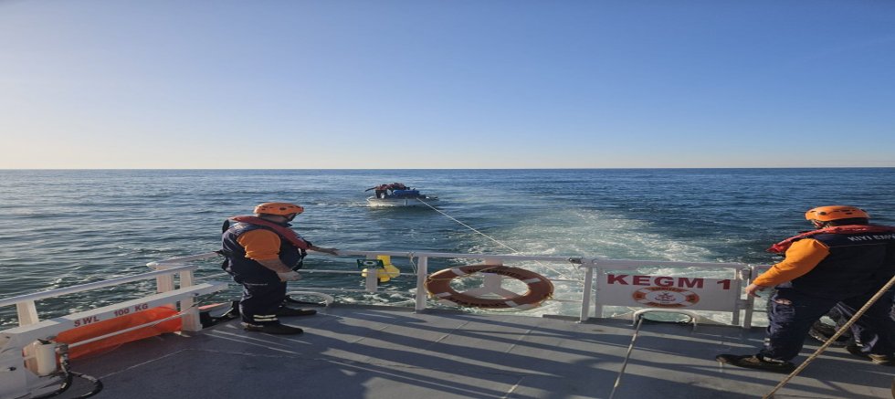 Beşikdüzü Açıklarında Arızalanan Tekne Kurtarıldı