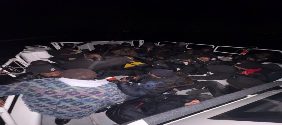 İZMİR AÇIKLARINDA 34 GÖÇMEN KURTARILDI