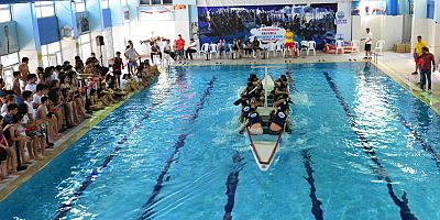 HAVUZDA KIYASIYA YARIŞ