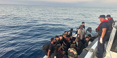 İzmir Açıklarında 18 Düzensiz Göçmen Yakalandı