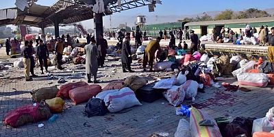 Pakistan’da Tren İstasyonu Yakınında Bombalı Saldırı: 23 Ölü