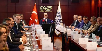 Ticaret Bakanı Bolat, Uluslararası Nakliyeciler Derneği'ni Ziyaret Etti