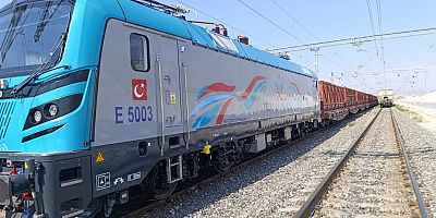 YERLİ VE MİLLİ LOKOMOTİF İLK SEFERİNİ TAMAMLADI