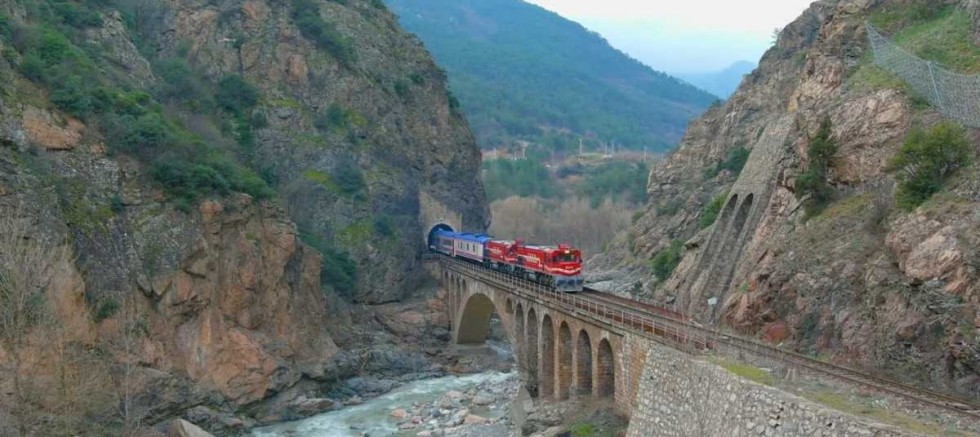 TURİSTİK KARAELMAS TRENİ SONBAHAR SEFERLERİNE BAŞLIYOR