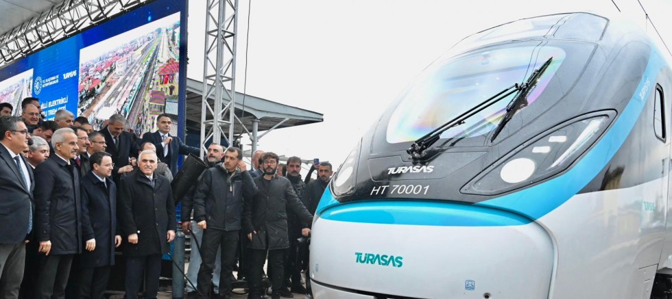 TÜRKİYE’NİN İLK HIZLI TRENİNDEN YENİ HIZ REKORU
